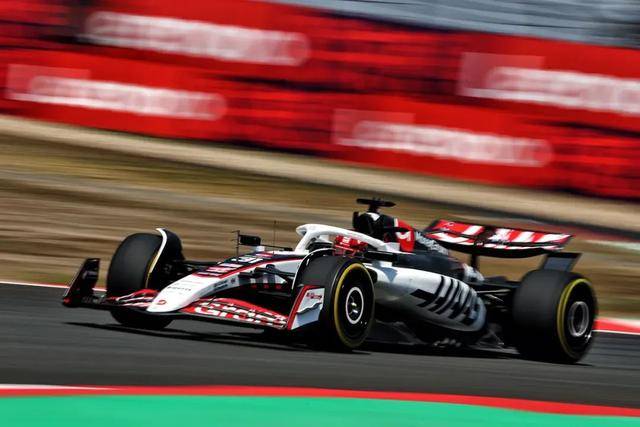 梅赛德斯碾压哈斯车队，皮亚斯特里点燃赛场