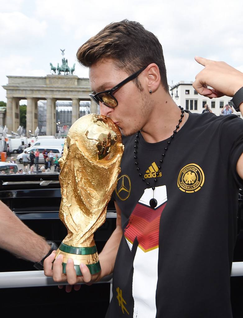 德国队横扫中国队，黄鸭组合点燃赛场