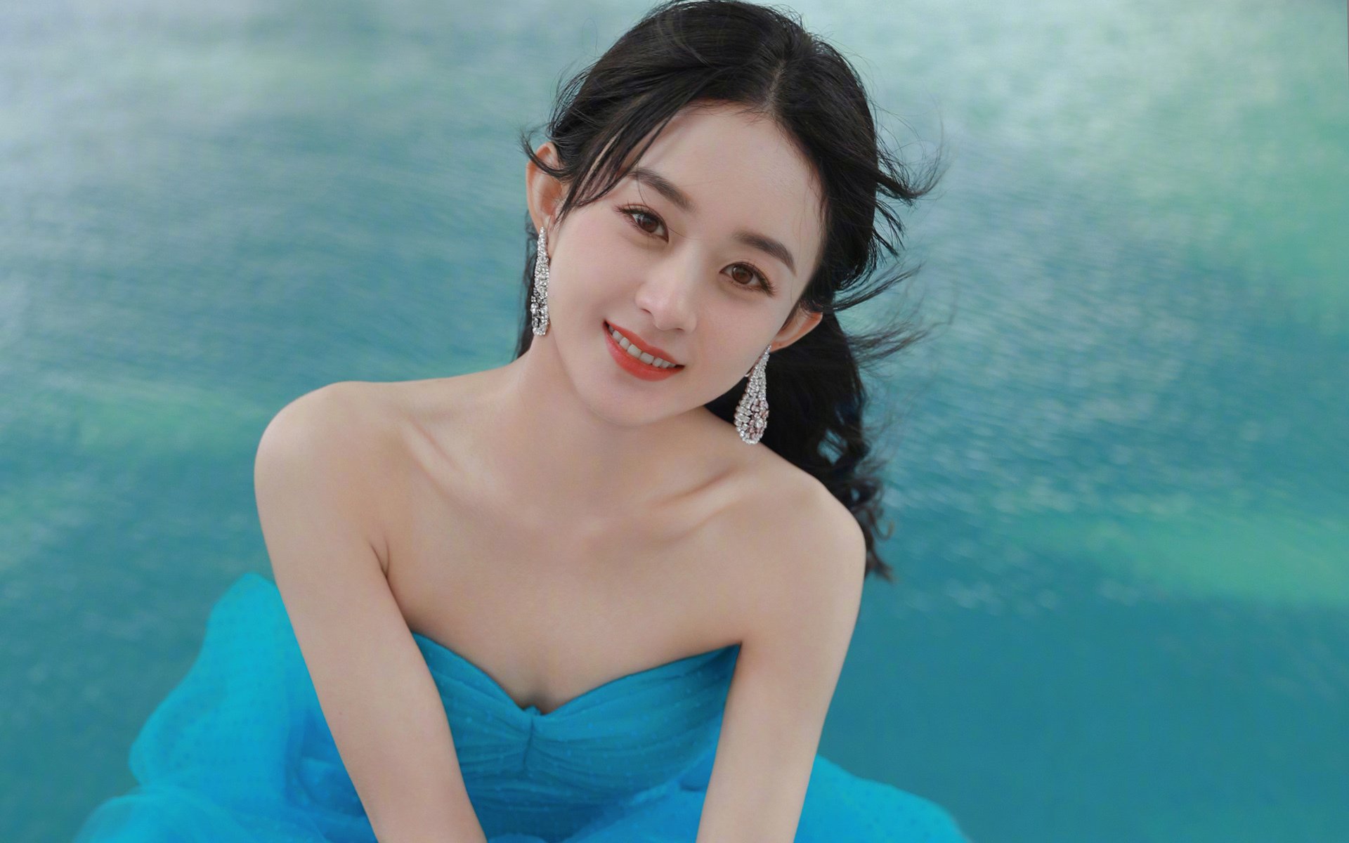 伯纳乌的外来者,当阿劳霍为皇马戴上蓝军枷锁