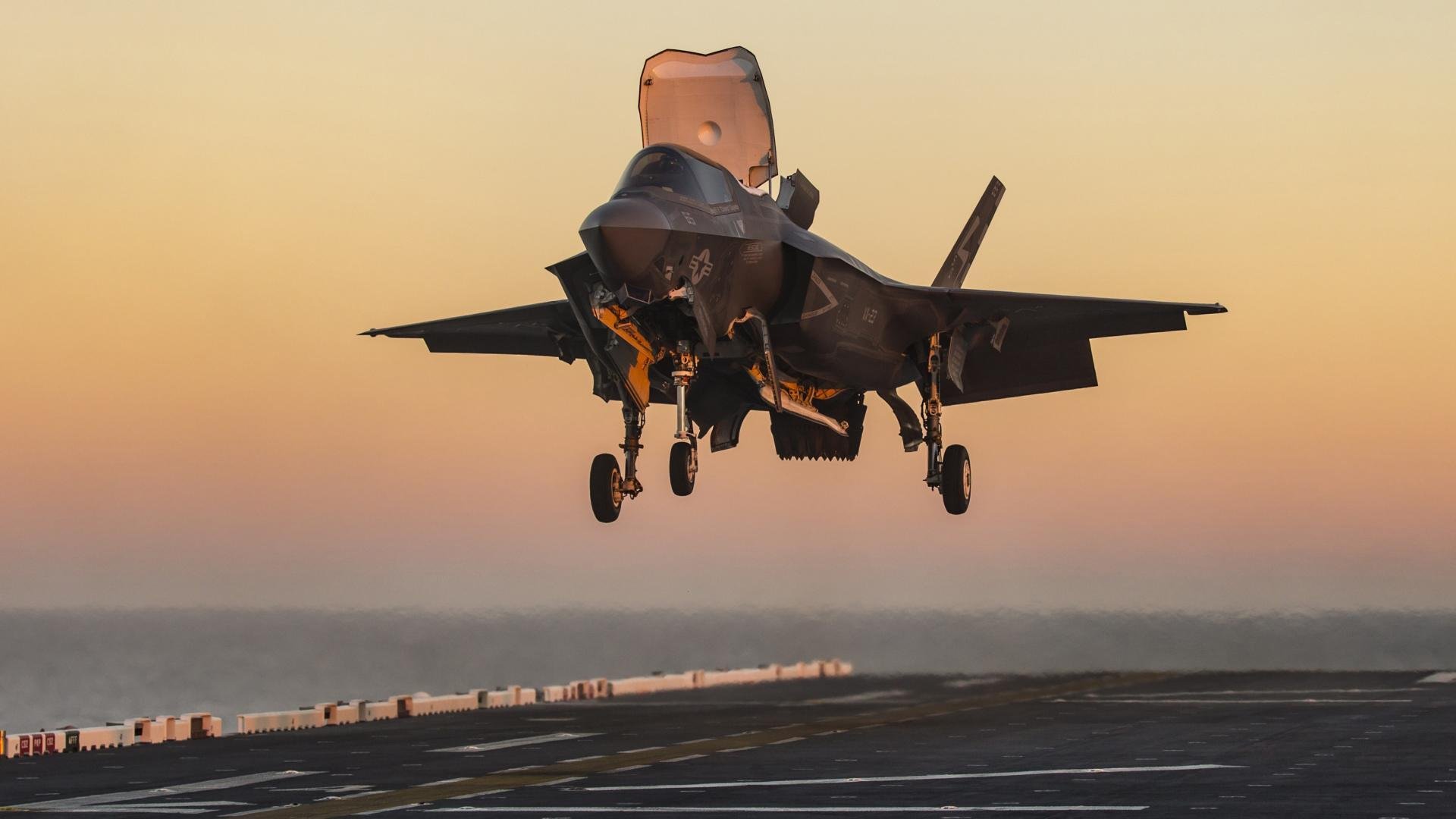 美加墨世界杯的独特瞬间，库尔图瓦带队取胜