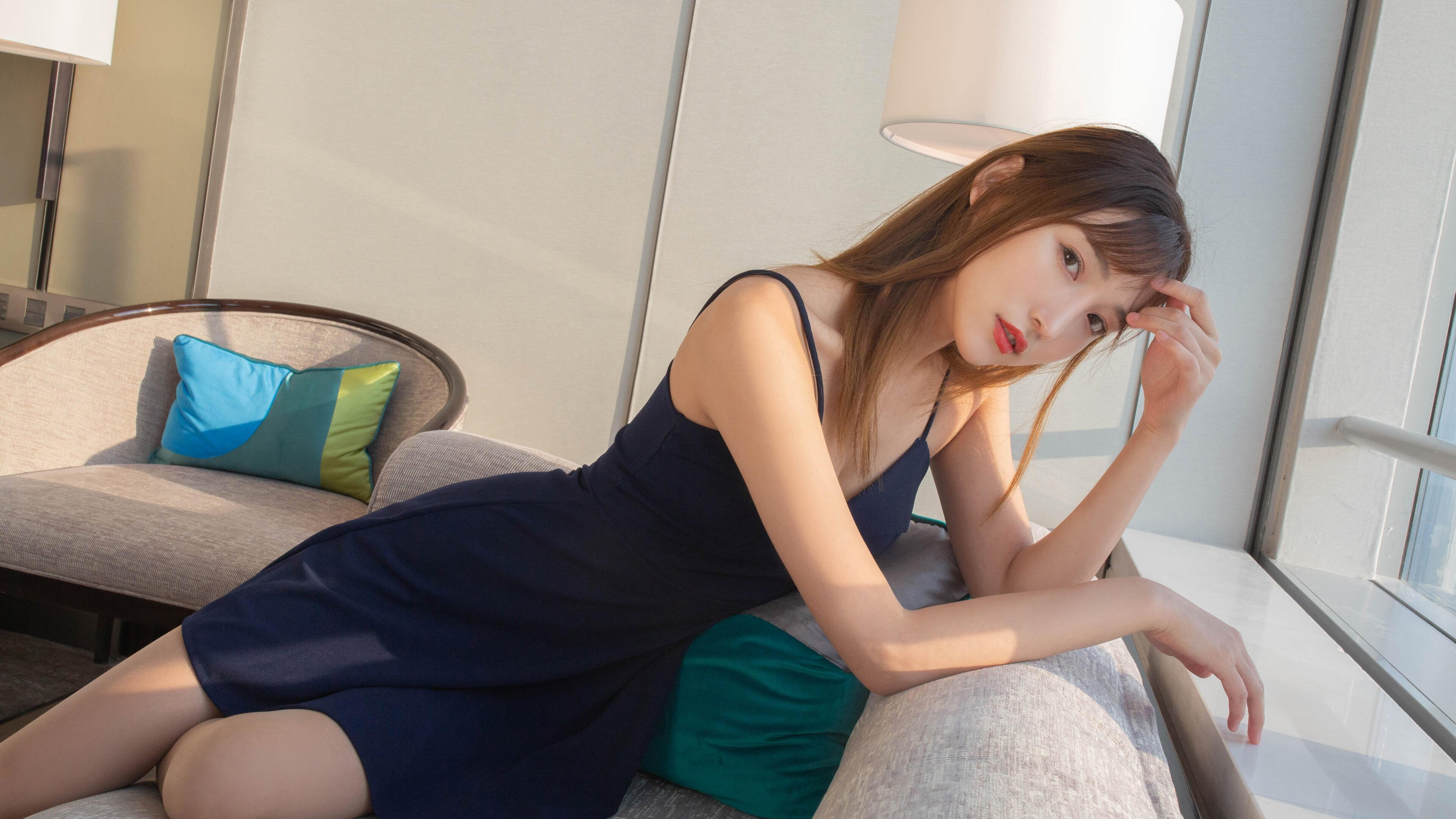 爱游戏娱乐-终结与接管，当足球的旧神陨落，赛道上新王驭风而起