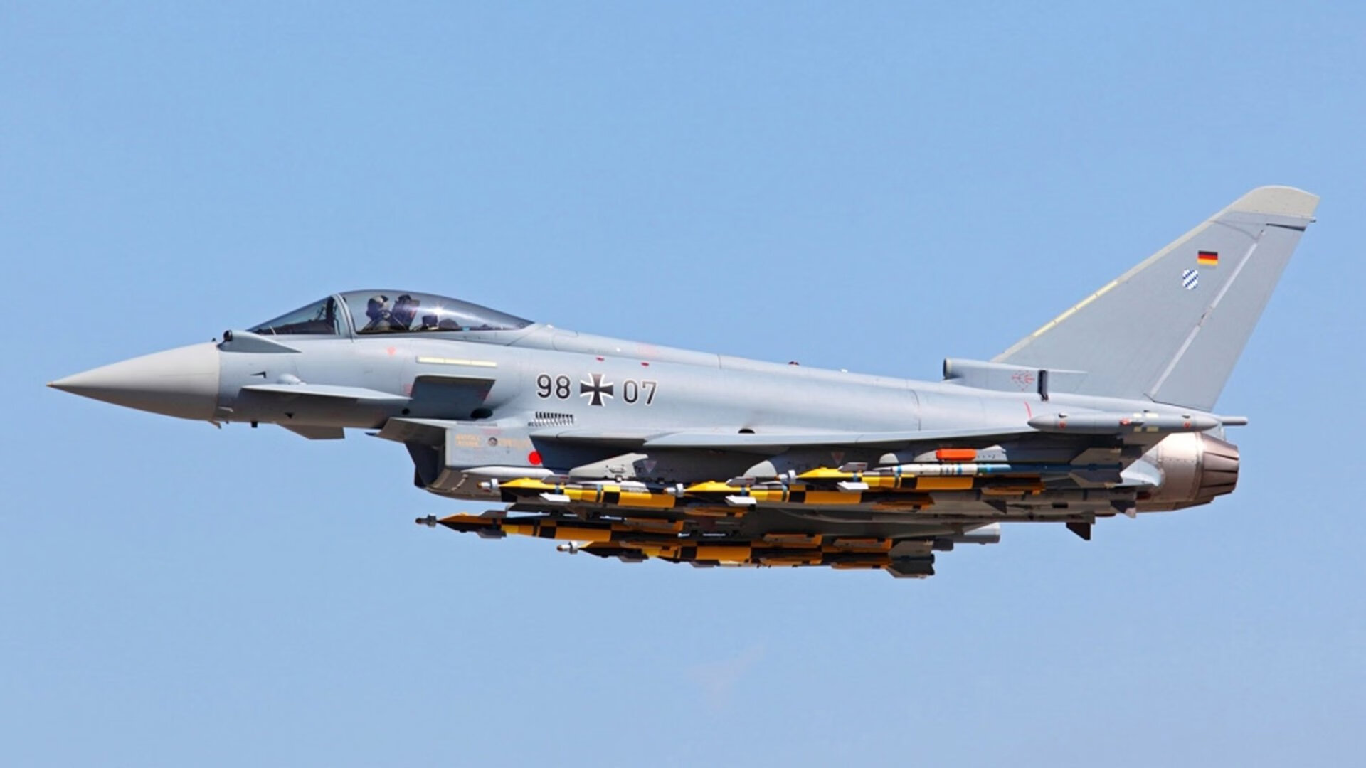 爱游戏娱乐-跨界压制，当足球铁卫闯入NBA总决赛之夜